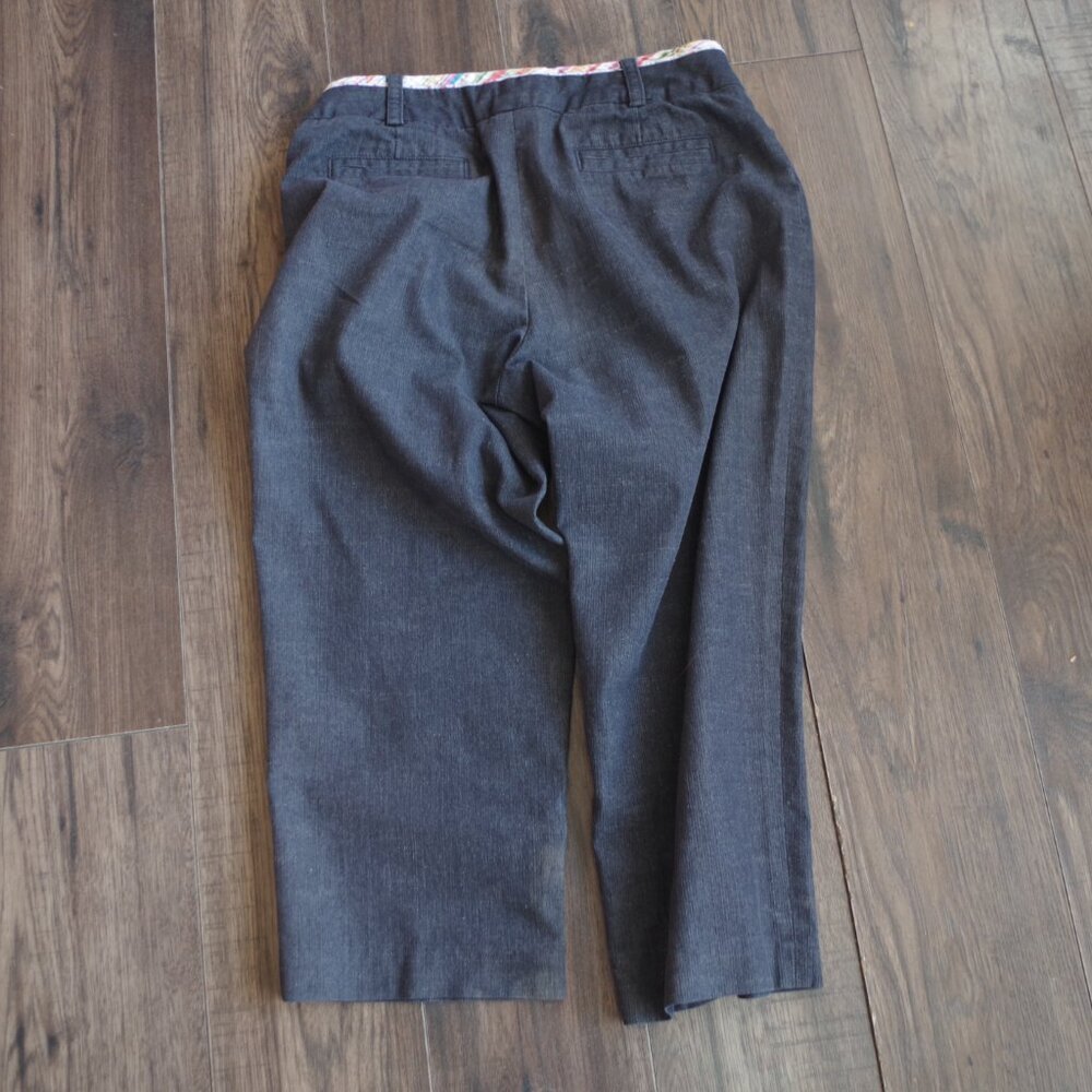 Ladies Grey Color Capris - Picture 3 of 4